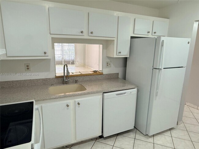 Building Photo - 1820 SW 81st Ave
