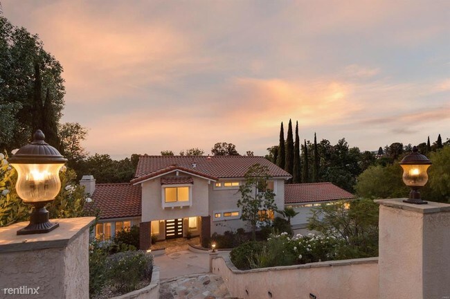 Building Photo - 5 br, 4 bath House - 1239 La Peresa Dr