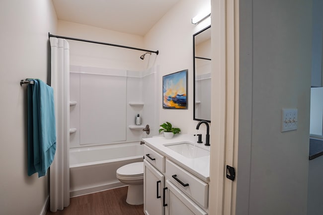 Interior Photo - 476 Taylor Apartments