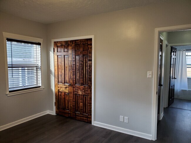 Foto del edificio - 138 Elmwood Dr