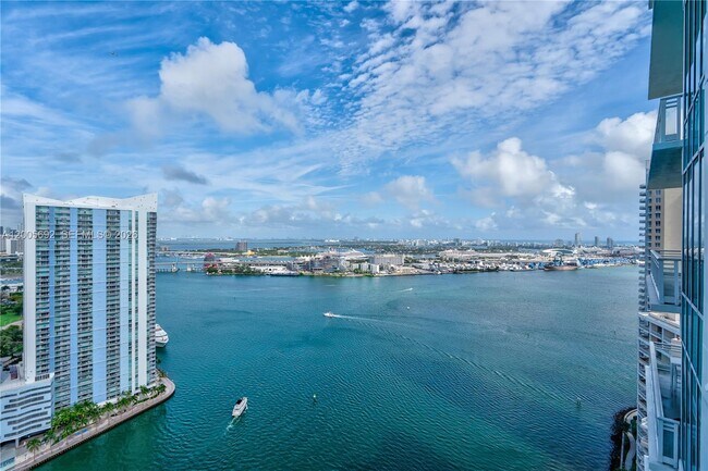 Foto del edificio - 900 Brickell Key Blvd