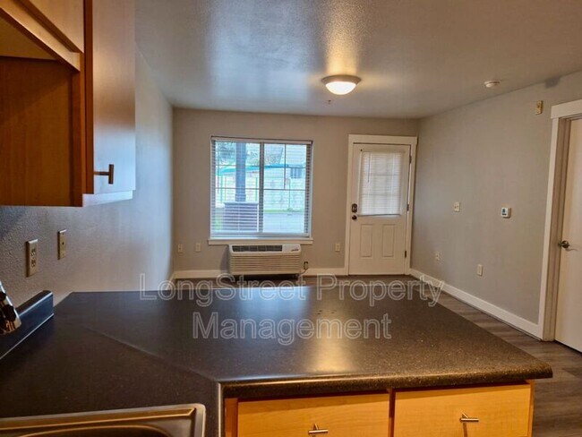 Foto del edificio - 9837 NE Irving St