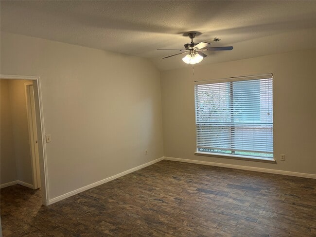 Foto del edificio - 9327 Cabin Creek Dr