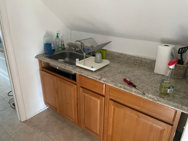 Building Photo - 72 Aubin St