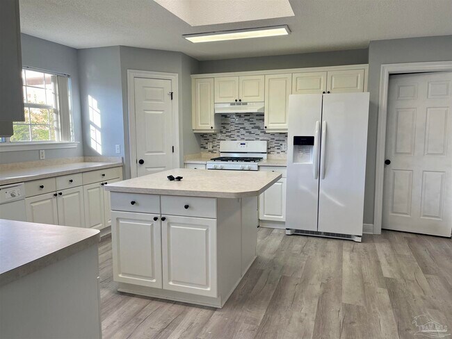 Foto del edificio - 3052 Red Fern Rd