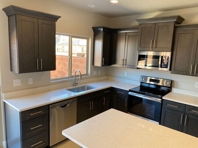 Foto del edificio - Red Mountain Vista Town Home