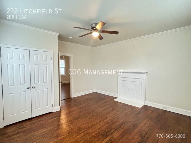 Building Photo - Completely Refurbished 2 bedroom/1Bath Cot...
