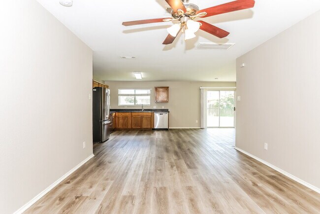 Foto del edificio - 16770 N Thrasher Dr