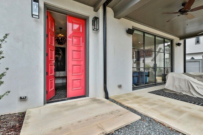 Foto del edificio - Modern Luxury Estate with Rooftop Deck in Trilith