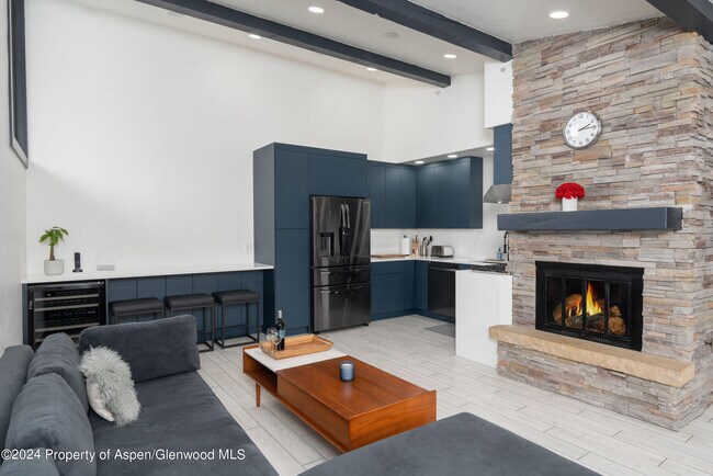 Building Photo - 600 Carriage Way