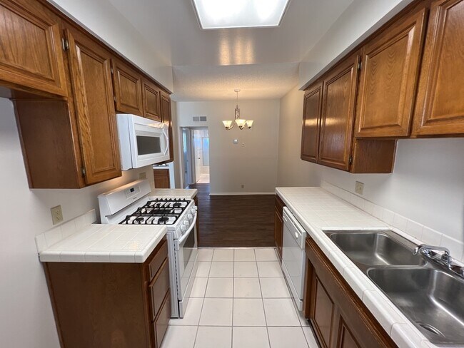 Building Photo - 15023 Dickens St