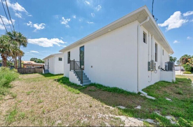 Foto del edificio - 11671 Pawley Ave