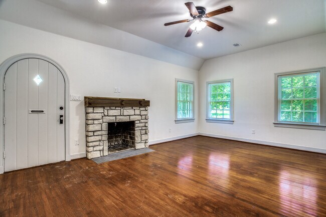 Foto del edificio - 133 E 7th St