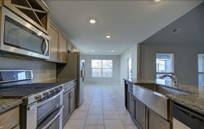 Foto del edificio - 1615 E 139th St