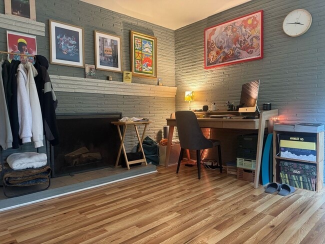 Building Photo - Charming 1 Bedroom Apartment in Seattle - ...