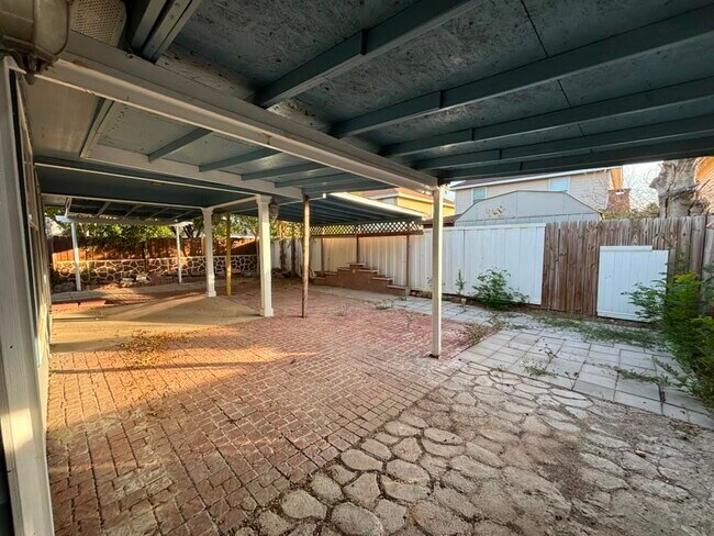 Foto del edificio - 17414 College Port Dr