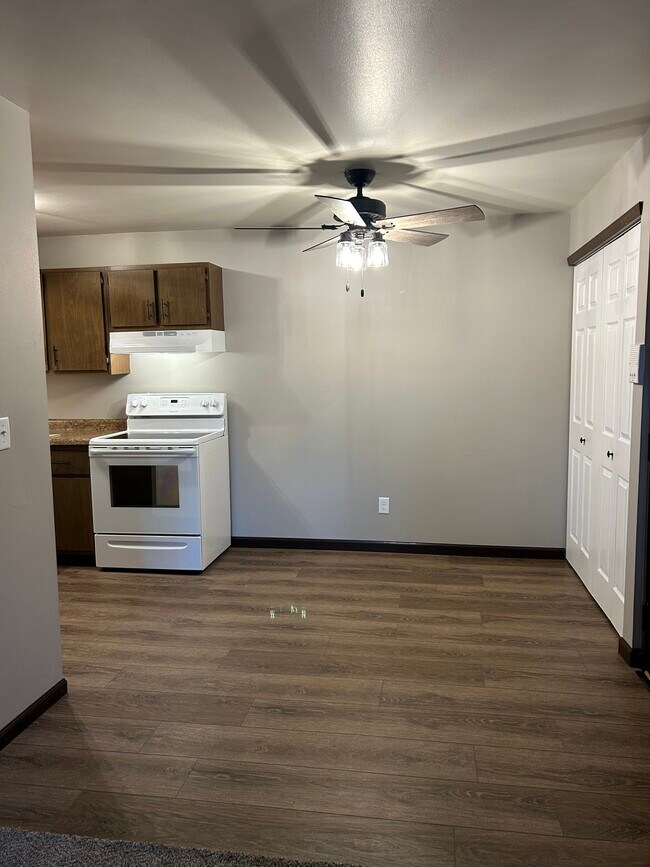 Foto del edificio - 1614 E Harding Dr