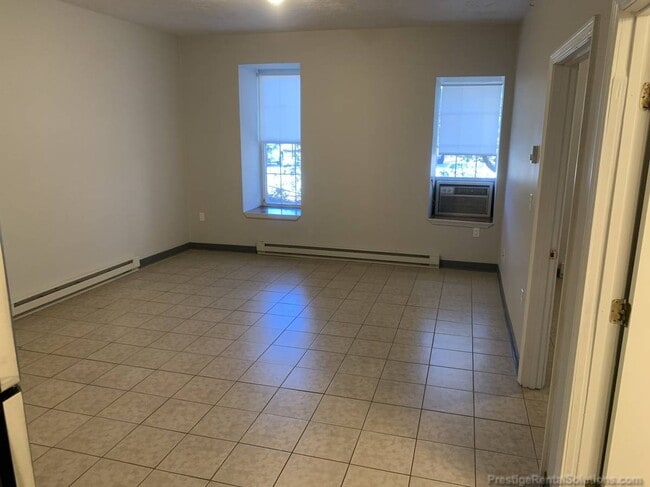 Building Photo - 21 Willow St