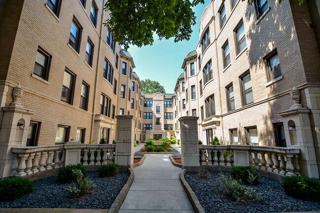 Building Photo - 4110 N Ashland Ave