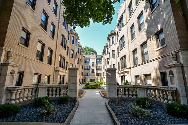 Building Photo - 4110 N Ashland Ave