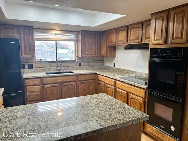Building Photo - 4 br, 3 bath House - 1455 Sioux Trail