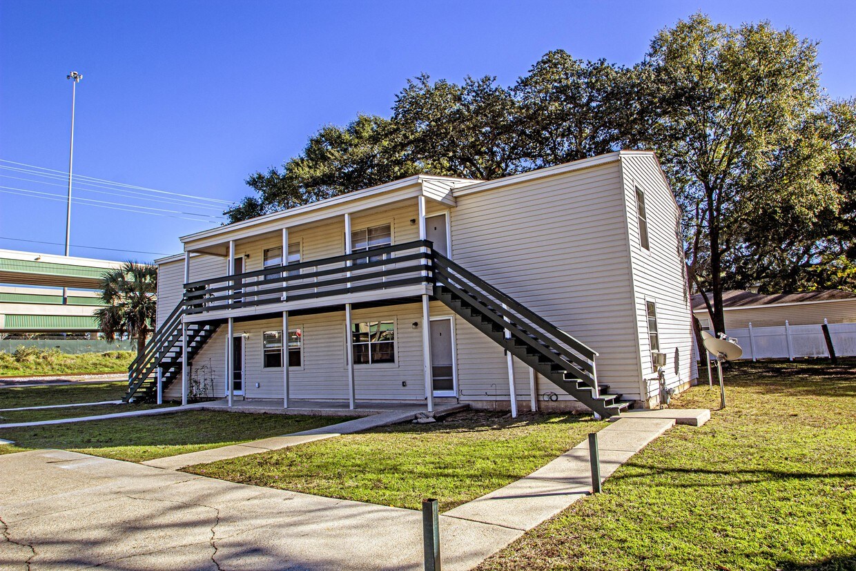 161 E Strong St Unit 161C, Pensacola, FL 32501 Room for Rent in
