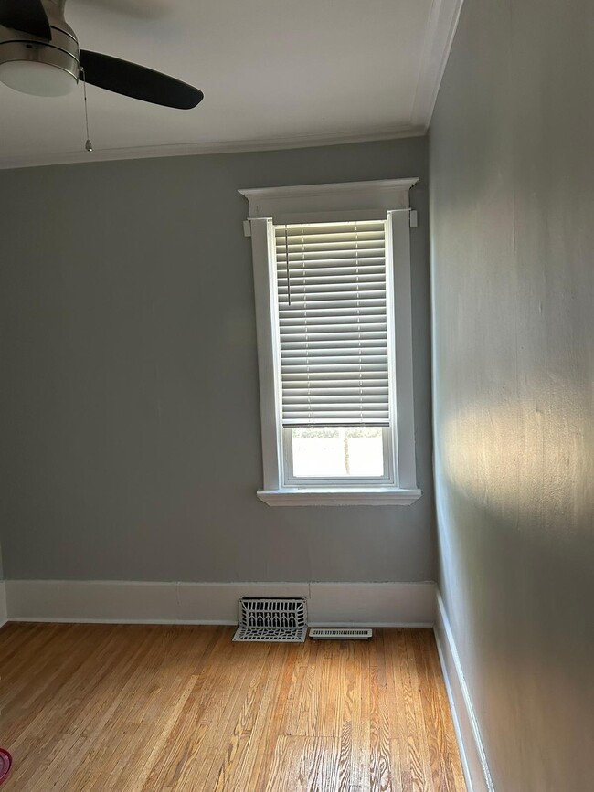 Bedroom - 181 Ridout St S