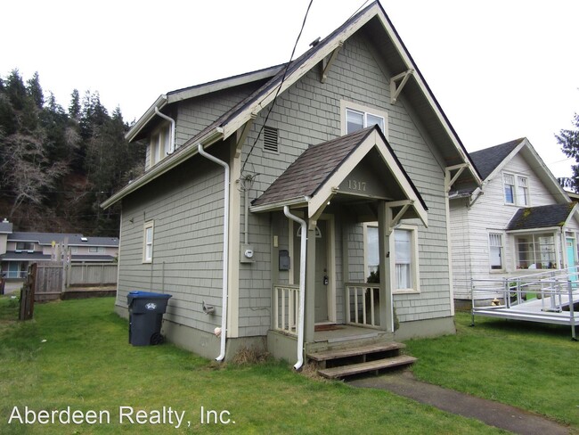 Building Photo - 3 br, 1 bath House - 1317 E. 1st Street