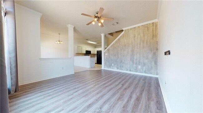 Building Photo - 1001 Krenek Tap Rd