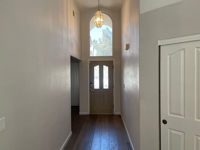 Foto del edificio - Charming 3-Bedroom Home Backing to Greenway with Golf Course Access