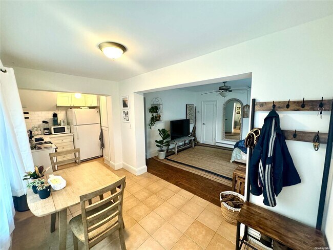 Foto del edificio - 557 Shore Rd