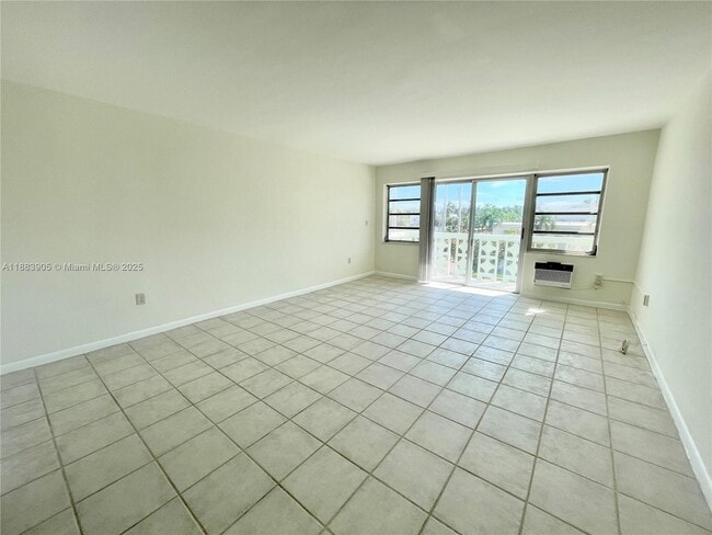 Foto del edificio - 1100 NE 11th St