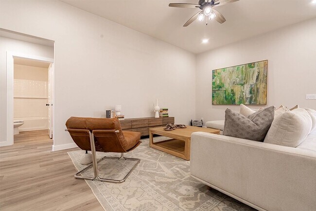 Foto del edificio - Upland West is the BEST!