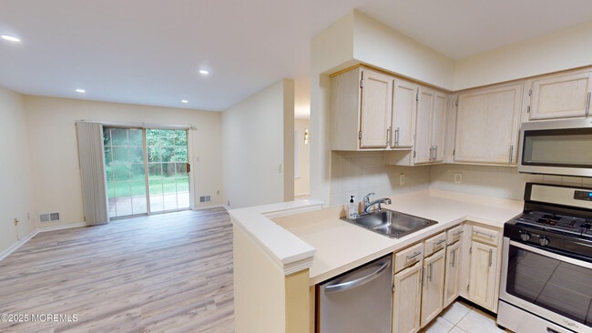 Building Photo - 1135 Roseberry Ct