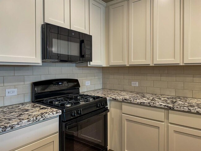 Building Photo - 5541 Evanston Ln