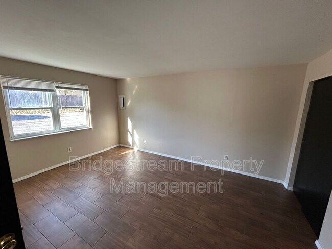 Foto del edificio - 1901 Hazel Ave