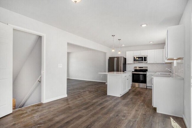 Foto del edificio - 111 Iris Ct