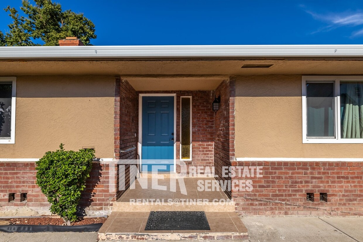 A Private Sanctuary With a Large Backyard,... House for Rent in