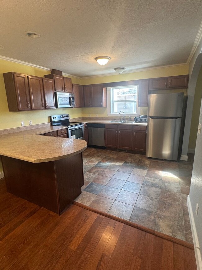 Building Photo - Furnished 3 Bedroom Home in Waynesville, MO!