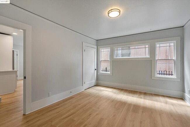 Building Photo - 865 40th St