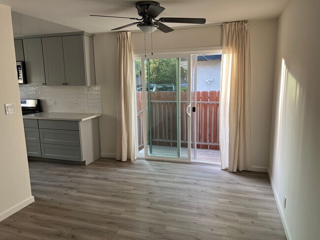 Foto del edificio - STUNNING 2bd/1ba WITH PRIVATE BACK YARD, AIR CONDITIONING, LVP FLOORS, MODERN KITCHEN, AND MORE!!!!