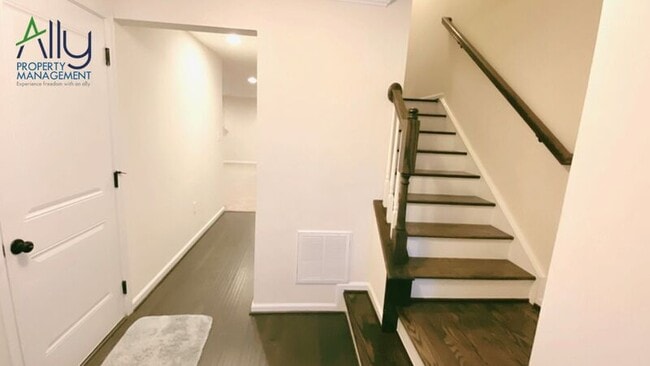 Building Photo - 2044 BethPage Ct