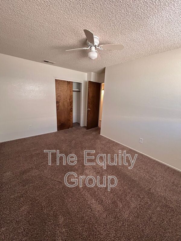 Building Photo - 2434 W Caldwell Ave