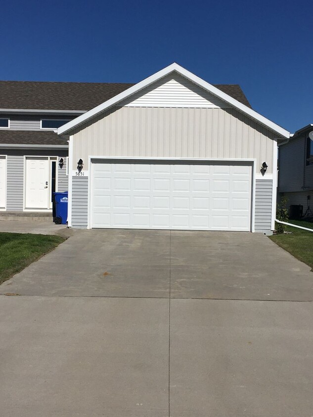 Foto principal - 5851 58th Ave S