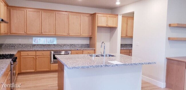 Foto del edificio - 4 br, 3 bath House - 16965 BACH DR