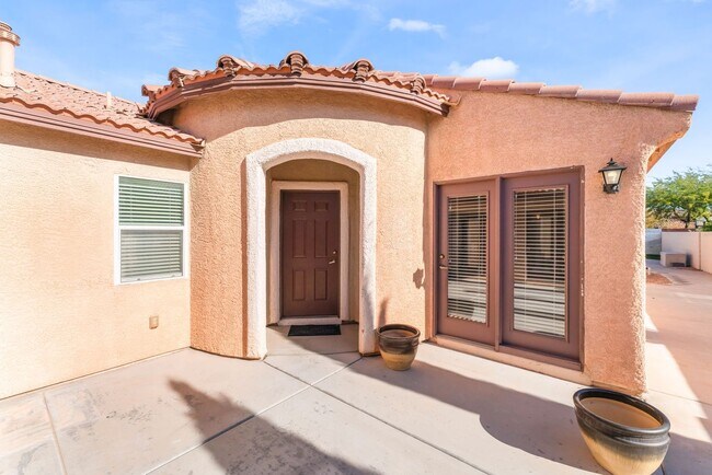 Building Photo - Gorgeous Mountains Edge Pool Home For Rent !