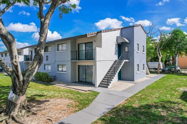 Foto del edificio - 7010 NW 179th St