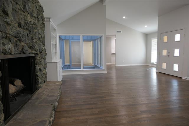 Foto del edificio - 7023 Briarmeadow Dr
