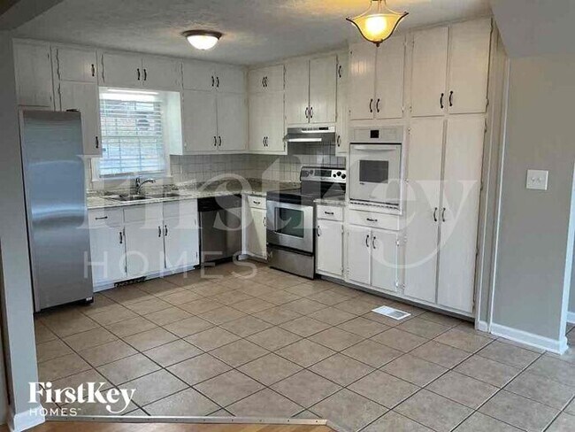 Building Photo - 3120 Oak Drive