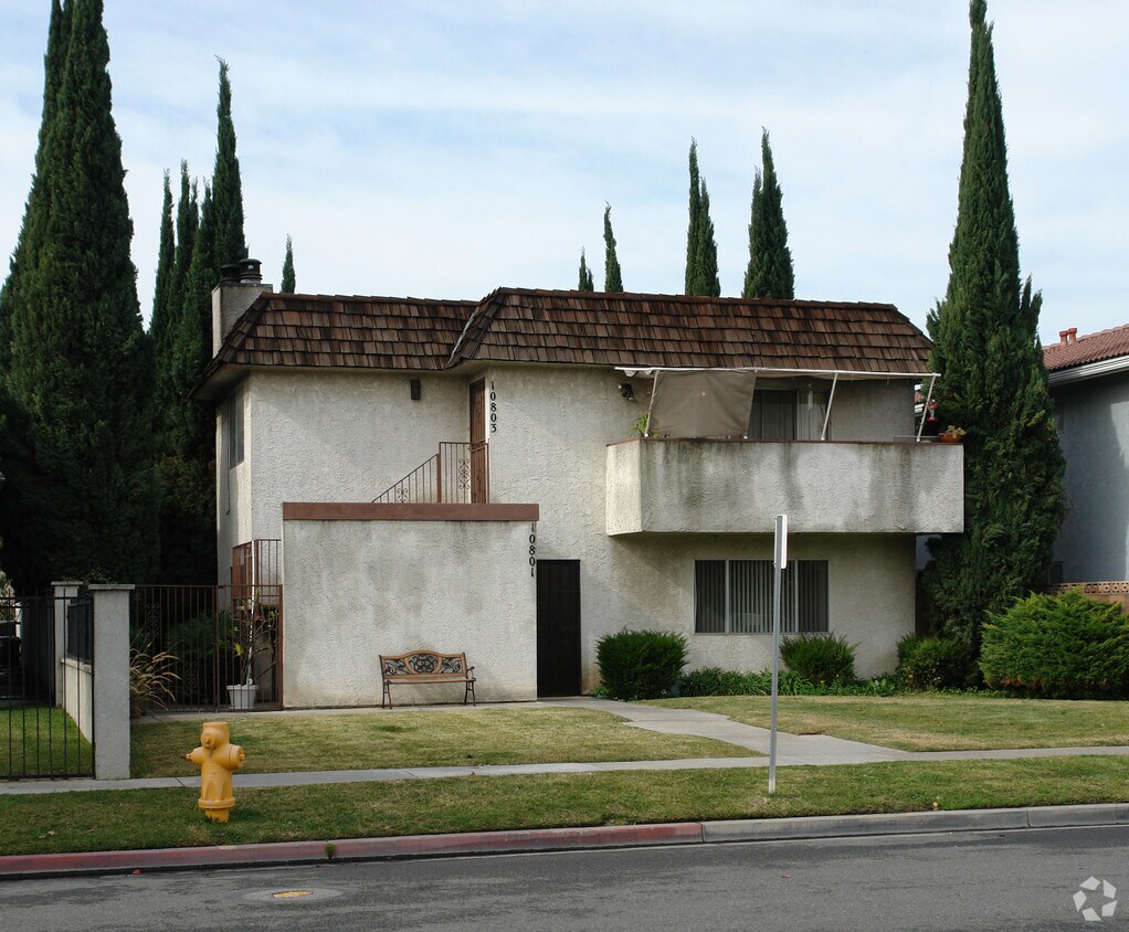 Foto del edificio - 10801-10803 Pine St